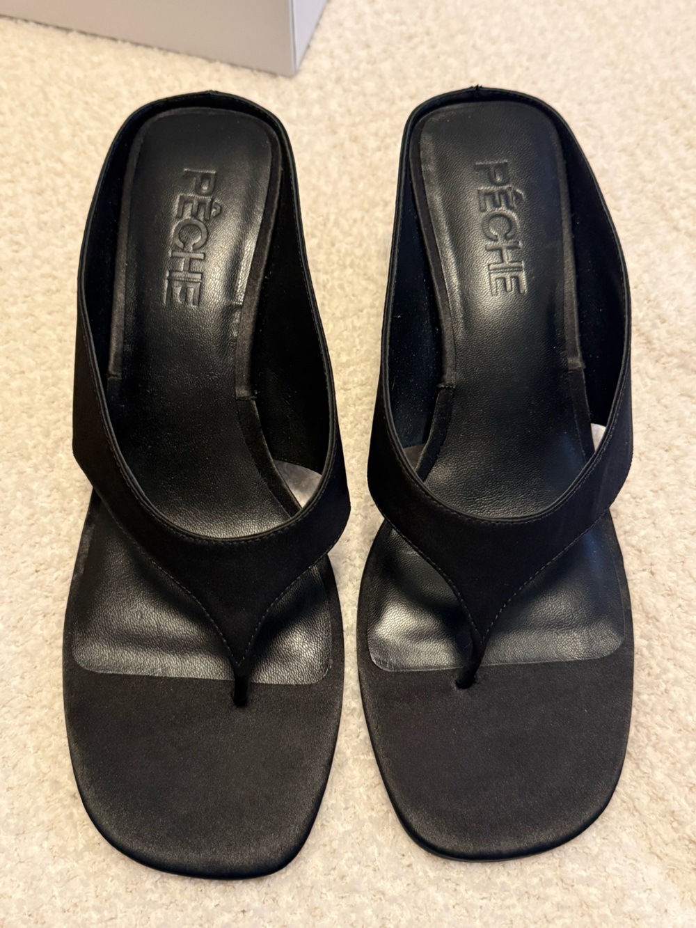Pêche- Black Women's Square-Toe Thong Sandals
